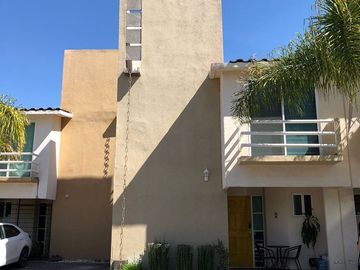 En Parque La Gloria, 3 Recamaras, 2.5 Baños, Alberca, Jardín, Jacuzzi, Seguridad