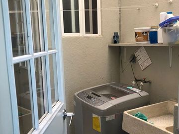 En Parque La Gloria, 3 Recamaras, 2.5 Baños, Alberca, Jardín, Jacuzzi, Seguridad