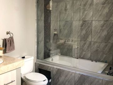 En Parque La Gloria, 3 Recamaras, 2.5 Baños, Alberca, Jardín, Jacuzzi, Seguridad
