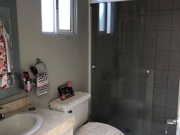 En Parque La Gloria, 3 Recamaras, 2.5 Baños, Alberca, Jardín, Jacuzzi, Seguridad
