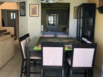 En Parque La Gloria, 3 Recamaras, 2.5 Baños, Alberca, Jardín, Jacuzzi, Seguridad