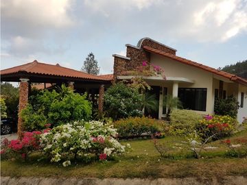 VENTA CASA EN ALTOS DEL MARA MONTAÑA