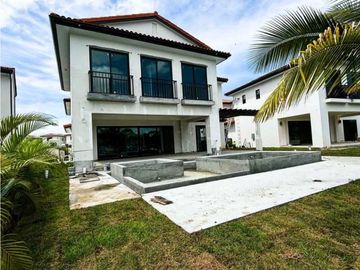 Se vende casa en Buenaventura - Rio Hato Panamá.