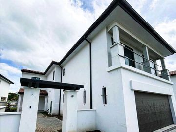 Se vende casa en Buenaventura - Rio Hato Panamá.