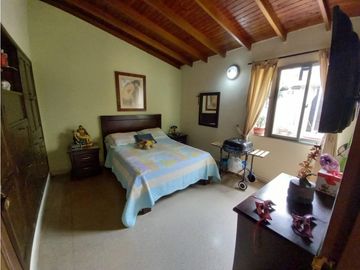 VENDO CASA P.H. SECTOR BELEN ROSALES. MEDELLIN. RANGO7