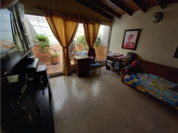 VENDO CASA P.H. SECTOR BELEN ROSALES. MEDELLIN. RANGO7