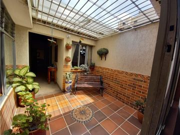 VENDO CASA P.H. SECTOR BELEN ROSALES. MEDELLIN. RANGO7
