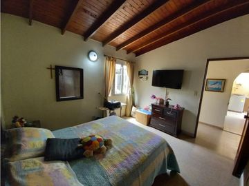 VENDO CASA P.H. SECTOR BELEN ROSALES. MEDELLIN. RANGO7