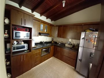 VENDO CASA P.H. SECTOR BELEN ROSALES. MEDELLIN. RANGO7