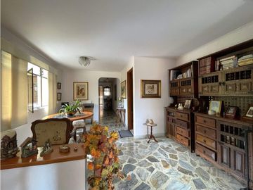 APARTAMENTO EN VENTA REMODELADO SECTOR CERRO NUTIBARA PARTE BAJA.