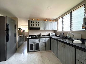 APARTAMENTO EN VENTA REMODELADO SECTOR CERRO NUTIBARA PARTE BAJA.
