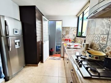 Casa en venta en Jardines de San Manuel, a sólo una calle del Colegio Oriente