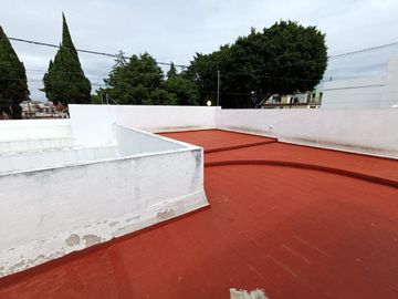 Casa en venta en Jardines de San Manuel, a sólo una calle del Colegio Oriente
