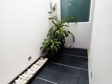 Casa en venta en Jardines de San Manuel, a sólo una calle del Colegio Oriente