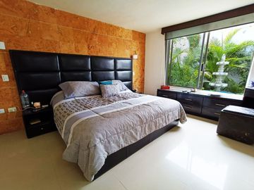 Casa en venta en Jardines de San Manuel, a sólo una calle del Colegio Oriente