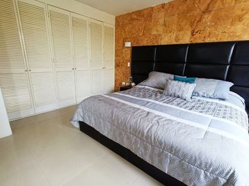 Casa en venta en Jardines de San Manuel, a sólo una calle del Colegio Oriente