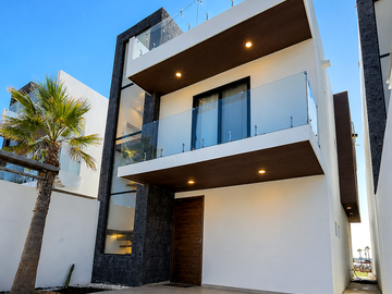 Casa nueva, CERCA DE LA PLAYA, En  Playas de Chapultepec,