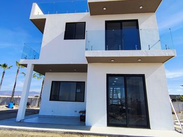 Casa nueva, CERCA DE LA PLAYA, En  Playas de Chapultepec,