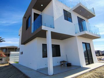 Casa nueva, CERCA DE LA PLAYA, En  Playas de Chapultepec,