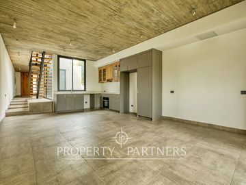 ¡IMPERDIBLE! Moderno y NUEVO Townhouse de diseño contemporáneo con jardín privado, Las Condes