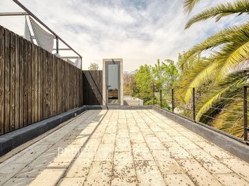 ¡IMPERDIBLE! Moderno y NUEVO Townhouse de diseño contemporáneo con jardín privado, Las Condes