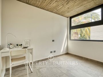 ¡IMPERDIBLE! Moderno y NUEVO Townhouse de diseño contemporáneo con jardín privado, Las Condes