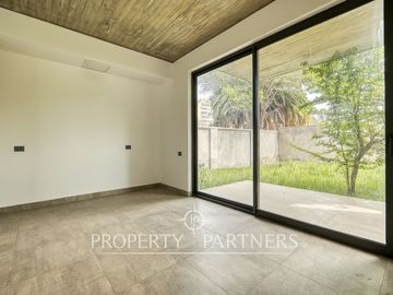 ¡IMPERDIBLE! Moderno y NUEVO Townhouse de diseño contemporáneo con jardín privado, Las Condes