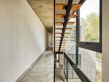 ¡IMPERDIBLE! Moderno y NUEVO Townhouse de diseño contemporáneo con jardín privado, Las Condes