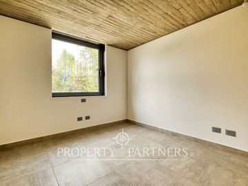 ¡IMPERDIBLE! Moderno y NUEVO Townhouse de diseño contemporáneo con jardín privado, Las Condes