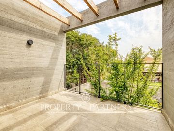 ¡IMPERDIBLE! Moderno y NUEVO Townhouse de diseño contemporáneo con jardín privado, Las Condes
