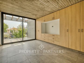 ¡IMPERDIBLE! Moderno y NUEVO Townhouse de diseño contemporáneo con jardín privado, Las Condes