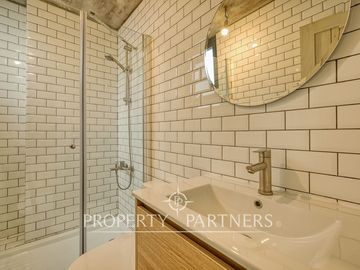 ¡IMPERDIBLE! Moderno y NUEVO Townhouse de diseño contemporáneo con jardín privado, Las Condes