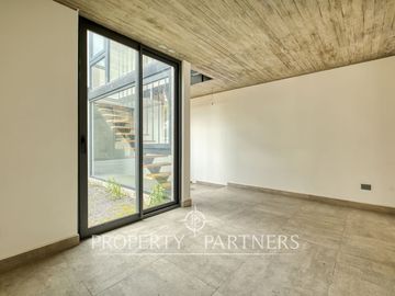 ¡IMPERDIBLE! Moderno y NUEVO Townhouse de diseño contemporáneo con jardín privado, Las Condes