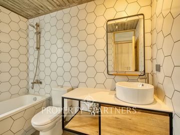 ¡IMPERDIBLE! Moderno y NUEVO Townhouse de diseño contemporáneo con jardín privado, Las Condes