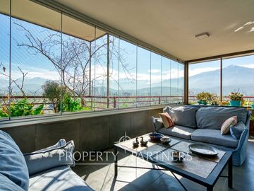 Departamento completamente remodelado vista despejada a la cordillera. Sector Manquehue-Colón