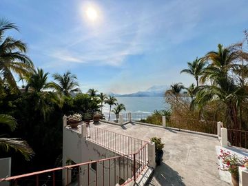 CASA EN VENTA EN FRACC PRIVADO CON PLAYA Y CANCHAS DE TENIS