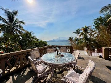 CASA EN VENTA EN FRACC PRIVADO CON PLAYA Y CANCHAS DE TENIS