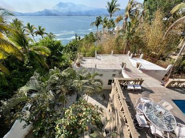 CASA EN VENTA EN FRACC PRIVADO CON PLAYA Y CANCHAS DE TENIS