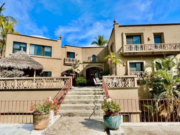 CASA EN VENTA EN FRACC PRIVADO CON PLAYA Y CANCHAS DE TENIS