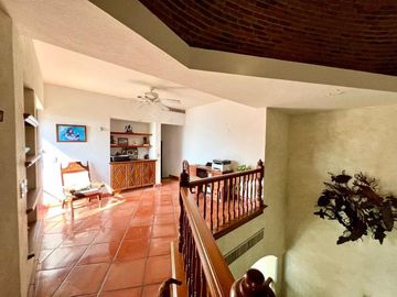 CASA EN VENTA EN FRACC PRIVADO CON PLAYA Y CANCHAS DE TENIS