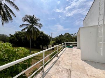 Real del Contry Manzanillo, casa amplia con alberca privada