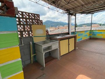CASA EN VENTA EN NEPAL/CHINCHINA