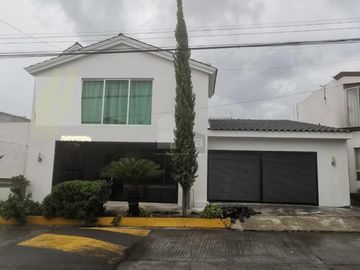 Casa en venta, Portal de Cumbres, Monterrey, Nuevo León.