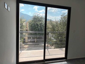 CASA EN VENTA EN COL. MITRAS BICENTENARIO