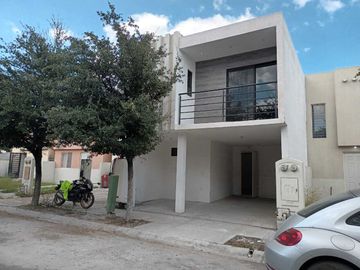 CASA EN VENTA EN COL. MITRAS BICENTENARIO