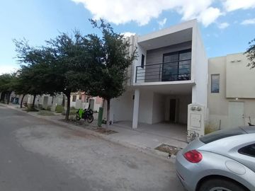 CASA EN VENTA EN COL. MITRAS BICENTENARIO