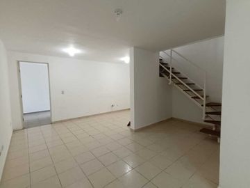 CASA EN VENTA EN COL. MITRAS BICENTENARIO