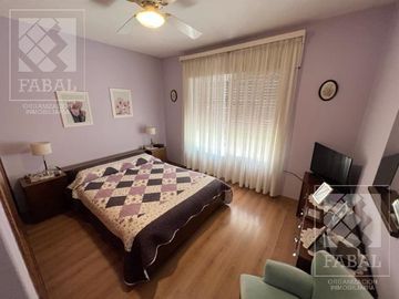 Casa venta Allen, 4 dormitorios, 3 baños, cochera, jardín con parrilla y estudio independiente