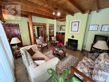 Casa venta Allen, 4 dormitorios, 3 baños, cochera, jardín con parrilla y estudio independiente