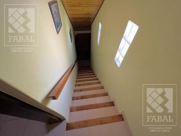 Casa venta Allen, 4 dormitorios, 3 baños, cochera, jardín con parrilla y estudio independiente